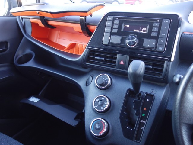 シエンタ X 4WD 寒冷地仕様 フロントガラス熱線 横滑り防止機能（3078）